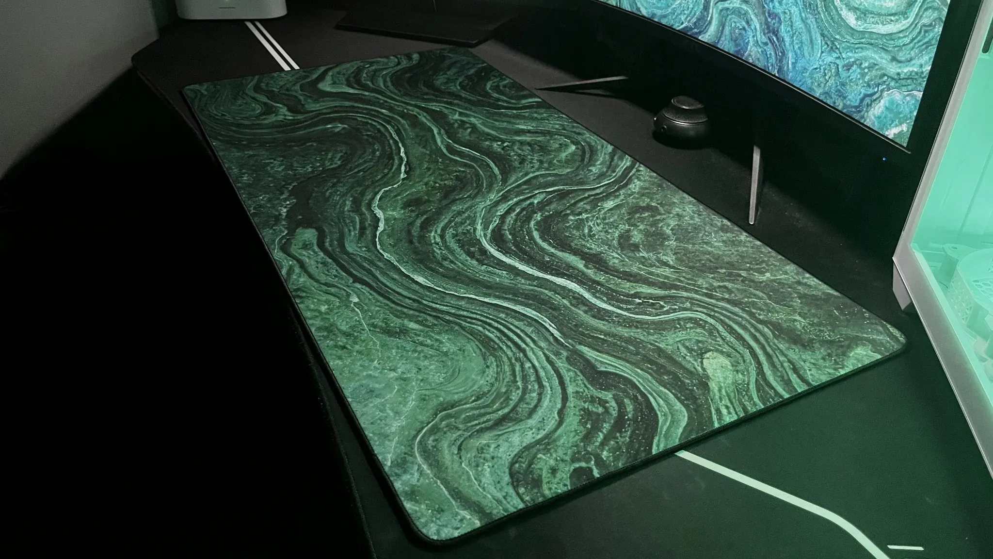 Le sous-main Serpentine seul sur le bureau